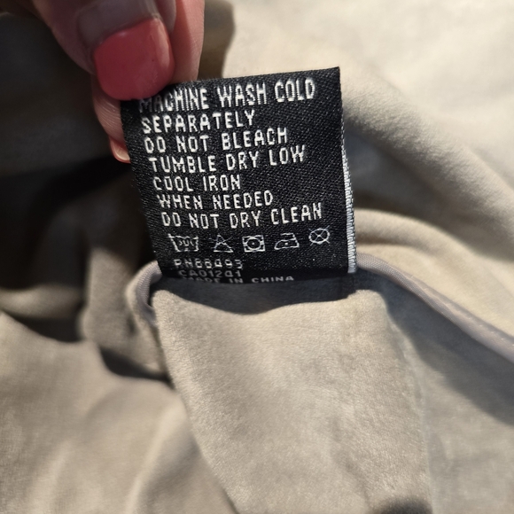 Elegant Gray Leather Jacket for Women - Picture 7 of 8